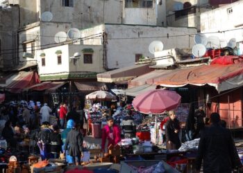 الحكومة تعد بمعالجة جذرية للإشكالات المرتبطة بالاقتصاد غير المهيكل