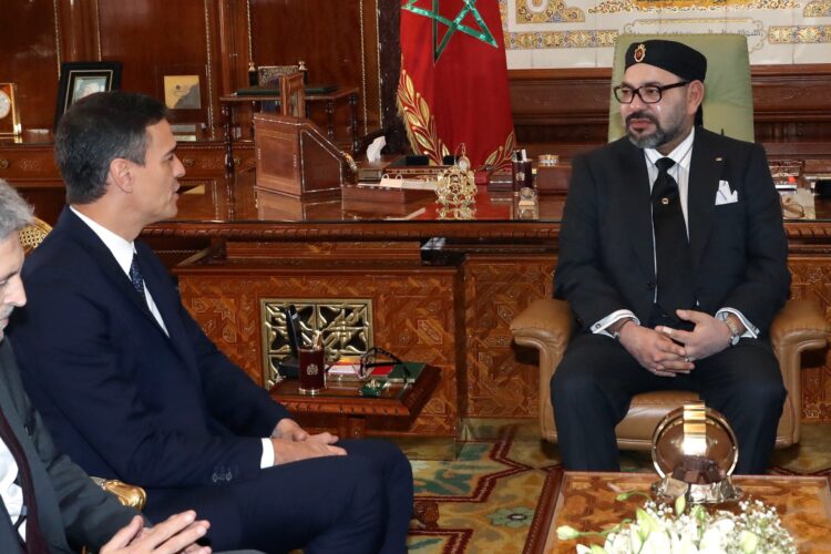 GRAF1969. RABAT, 19/11/2018.- El presidente del Gobierno español, Pedro Sánchez (i), y el rey Mohamed VI de Marruecos durante el encuentro mantenido hoy en el Palacio Real de Rabat. EFE/Ballesteros