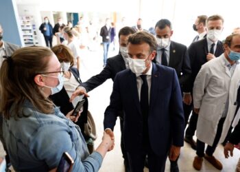 ماكرون يقترح على بوتين قرارا أمميا لإنهاء حصار أوديسا