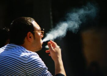 35٪ من السكان يستنشقون دخان السجائر في الفضاءات