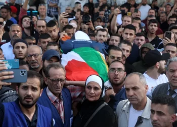 وصول جثمان الصحافية ابو عاقلة إلى القدس الشرقية تمهيدا لمراسم دفنها الجمعة