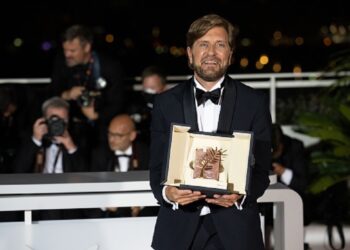فيلم “مثلث الحزن” يفوز بالسعفة الذهبية في مهرجان “كان”