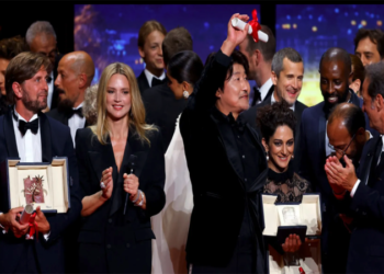 مهرجان كان يتوج فيلما سياسيا ساخرا للسويدي أوستلوند بالسعفة الذهبية