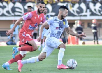 الوداد ينفرد بصدارة البطولة الاحترافية بتعادله خارج الديار أمام المغرب الفاسي