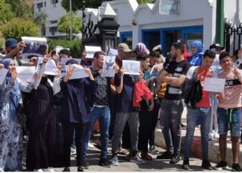 تلاميذ إقليم شفشاون يحتجون أمام العمالة بسبب حرمانهم من منحة التعليم