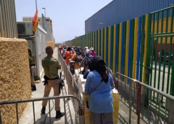 المغرب وإسبانيا يعيدان فتح حدودهما البرية بعد إغلاقها عامين