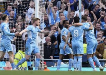 “ريمونتادا” تاريخية للسيتي تقوده لحسم لقب الدوري الإنجليزي