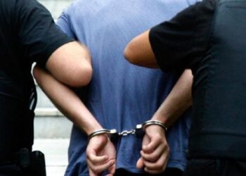 اعتقال ثلاثة لاعبين لكرة القدم بشبهة السرقة