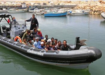 مغربي ضمن مهاجرين أنقذهم الجيش التونسي