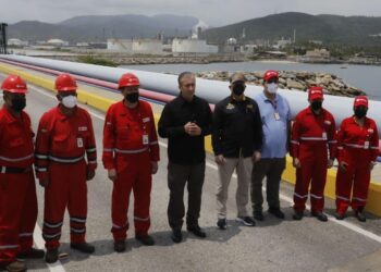 فرنسا تدعو الدول النفطية إلى زيادة انتاجها “استثنائيا”