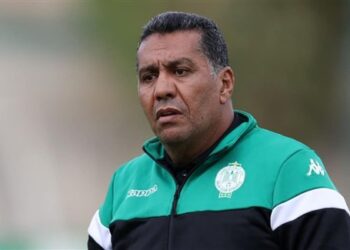الرجاء ينفصل عن مدربه الطاوسي بسبب سوء النتائج