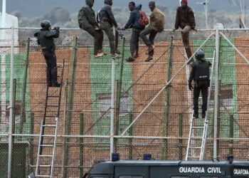 18وفاة في صفوف المقتحمين لمليلية المحتلة من المهاجرين غير القانونيين