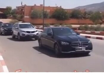 وهبي يجر وراءه موكبا طويلا من السيارات لتدشين مركز القاضي المقيم بأزيلال
