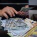 الأورو يبلغ مستوى التكافؤ مع الدولار لأول مرة منذ عشرين عاما