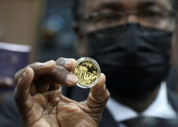 زيمبابوي تطرح عملات ذهبية لوقف التضخم