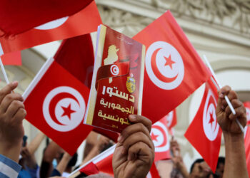 اختلافات جذرية بين دستور الرئيس قيس سعيد ودستور 2014