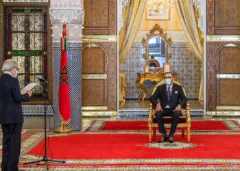 جلالة الملك يستقبل والي بنك المغرب