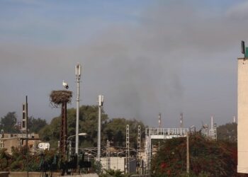 ارتفاع درجة الحرارة تعيد “الغبار الأسود بالقنيطرة” إلى الواجهة