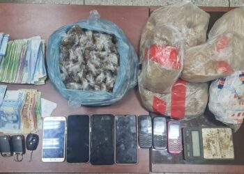 تفكيك عصابة متكونة من 26 شخصا يروجون المخدرات عن طريق مجموعات