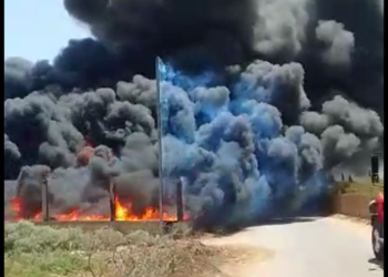 عاجل….حريق ضخم متواصل بمصنع سري بإقليم مديونة