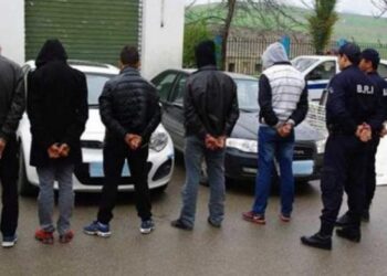 تفكيك عصابة لتهريب المهاجرين بوثائق مزورة يتزعمها مغاربيون