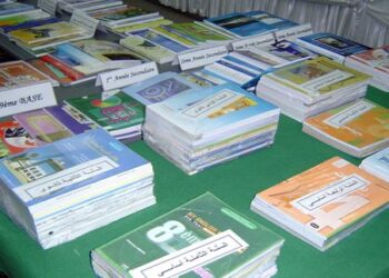وزارة التربية تسمح بكتب مدرسية مليئة بالأخطاء