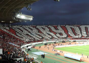شاهد “تيفو” عالمي لجماهير الوداد الرياضي في نهائي كأس السوبر الافريقي