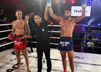 البطل المغربي يوسف أسويق يتألق خلال مباراته الاحترافية بغوتنبرغ بالسويد