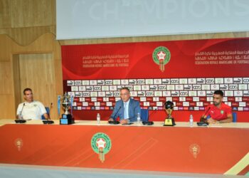 فوزي لقجع يستقبل المنتخب الوطني لكرة القدم داخل القاعة