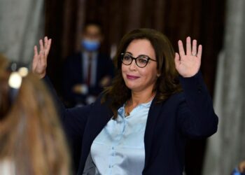 أرباب المقاهي يهاجمون عمدة الرباط