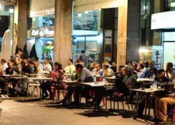 أرباب المقاهي والمطاعم يجرون عمدة الرباط للمحكمة