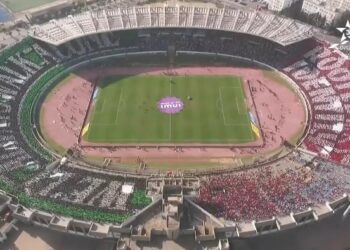 شاهد.. الوينرز يبدع بتيفو خيالي في مباراة الديربي أمام الرجاء يحمل رسائل مشفرة للغريم