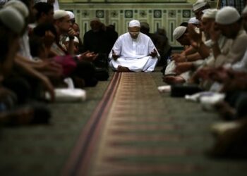 هل صار رجالُ الدّين حَربائِيين مِثل السِّياسيين الفاسدين؟
