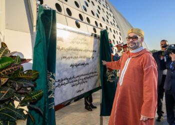بالصور…جلالة الملك يدشن المحطة الطرقية الجديدة للرباط