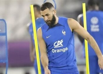 إصابة بنزيمة ومغادرته مبكراً تدريب “الديوك”
