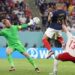 كأس العالم: مبابي يقود فرنسا للتأهل لدور الـثمن من بوابة الدنمارك