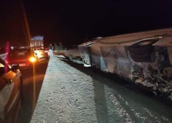 إصابة 20 لاعبا من فريق النادي القنيطري لكرة القدم إثر حادث انقلاب حافلتهم بمدخل مدينة سيدي بنور