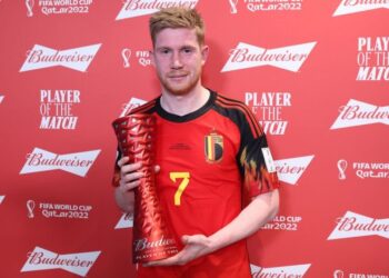 دي بروين يسخر من فوزه بجائزة أفضل لاعب