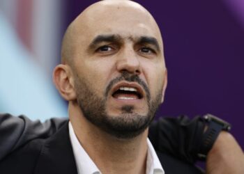 الركراكي يبدي امتنانه للاعبين والجماهير المغربية