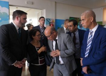 توبين برادلي يزور سجن عكاشة ومركز الإصلاح والتهذيب
