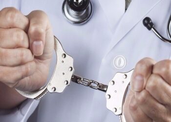 4اشهر حبسا نافذا  لطبيبب بالحسيمة بسبب شهادة طبية
