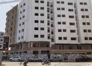 فضيحة: بناء عمارة مكان مدرسة برخصة أرض عارية بالقنيطرة