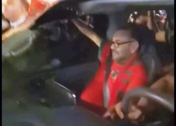 جلالة الملك يشارك شعبه الأفراح بمرور المنتخب الوطني لربع المونديال