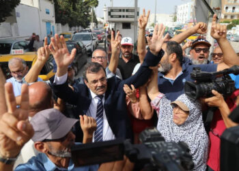 القضاء التونسي يوقف رئيس الحكومة السابق والقيادي في حزب النهضة علي العريض