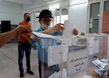 المعارضة التونسية تدعو سعيد للتنحي غداة الإقبال الهزيل على الانتخابات التشريعية