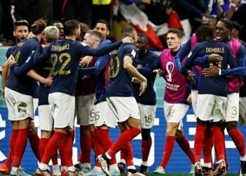 فرنسا تعبر إنجلترا العنيدة وتصطدم بأسود الأطلس في نصف النهائي