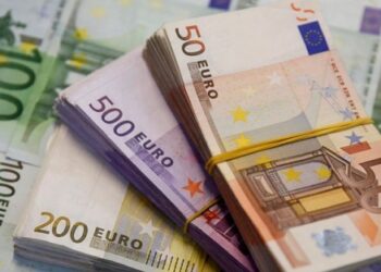 جمارك زمرة الحراسة بميناء طنجة المتوسط تطيح بشخص بحوزته 96 ألف أورو
