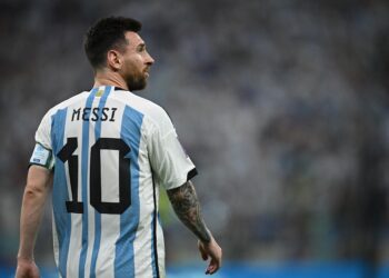ميسي يجتاز رصيد مارادونا وينفرد برقم قياسي مع الأرجنتين