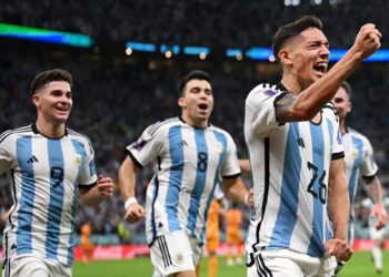 المنتخب الأرجنتيني يعبر نظيره الهولندي ويتأهل لنصف نهائي كأس العالم بقطر