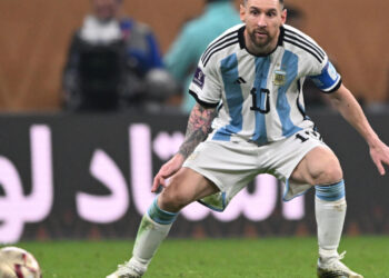ميسي “صائد” الأرقام القياسية يضيف لقب أفضل لاعب الى سجله الخارق